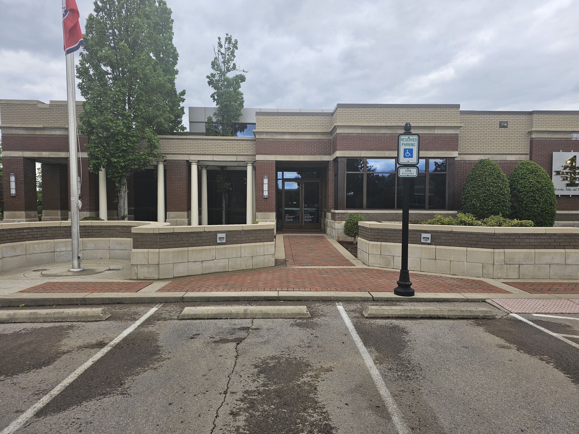 All Seasons Power Washing Revitalizes Murfreesboro Bank With A Full Exterior Cleaning